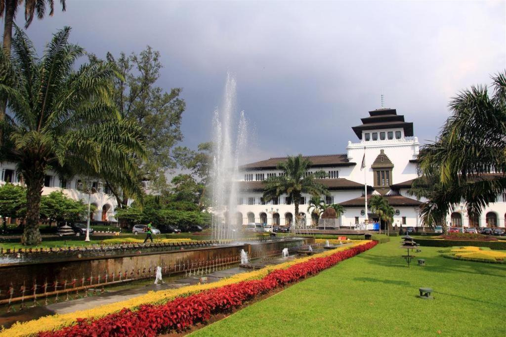 Kedaton Hotel Bandung Exterior foto